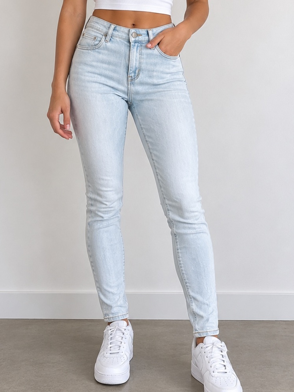 American Eagle AE Light Wash Skinny Jeans Size L X-Long size 4